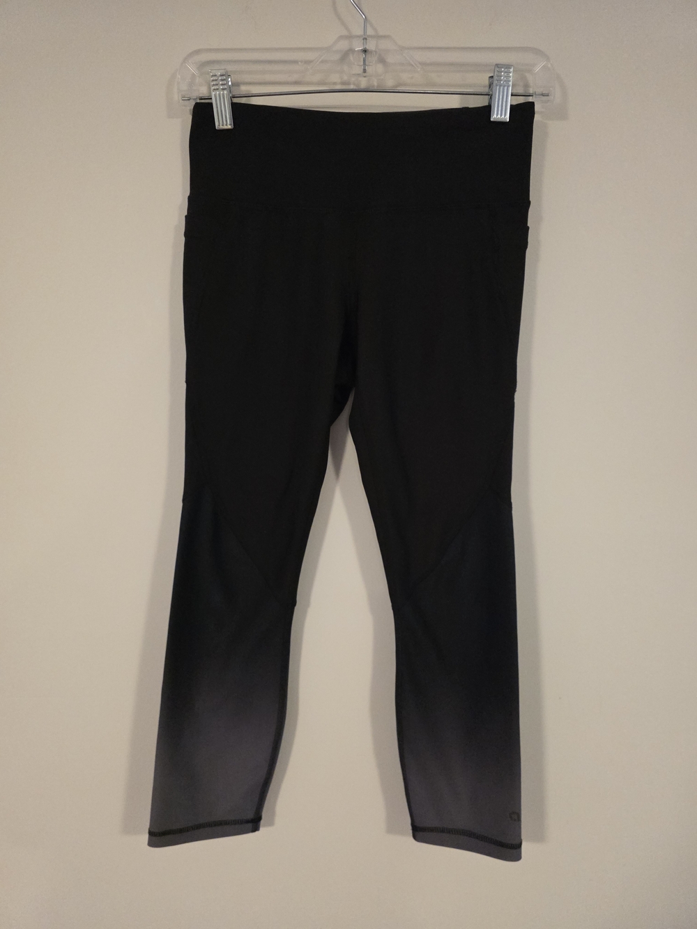 Hyba Black Ombre Crop Leggings
